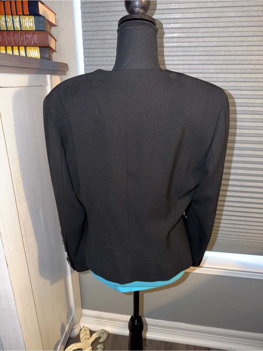 🤩Liz Claiborne Black Collarless Button blazer/ Jacket size 12 - Picture 3 of 8